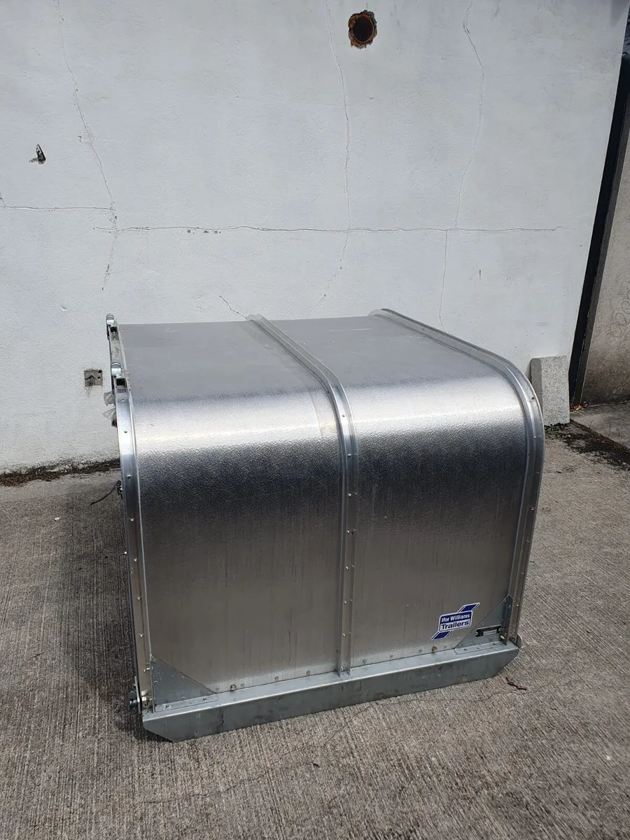 T100 New John Deere Gaiter Canopy Ifor Williams - Image 4