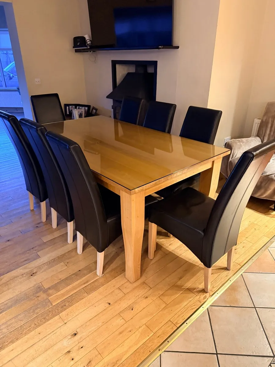 Solid Oak Dining Table & 8 chairs - Image 1