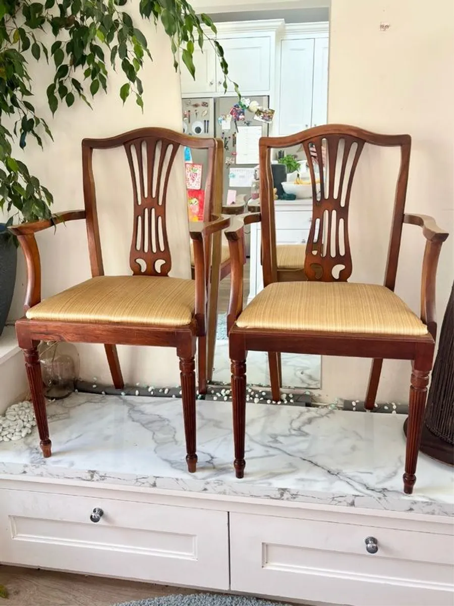 Pair of Vintage Hepplewhite-Style Carver Chairs - Image 1