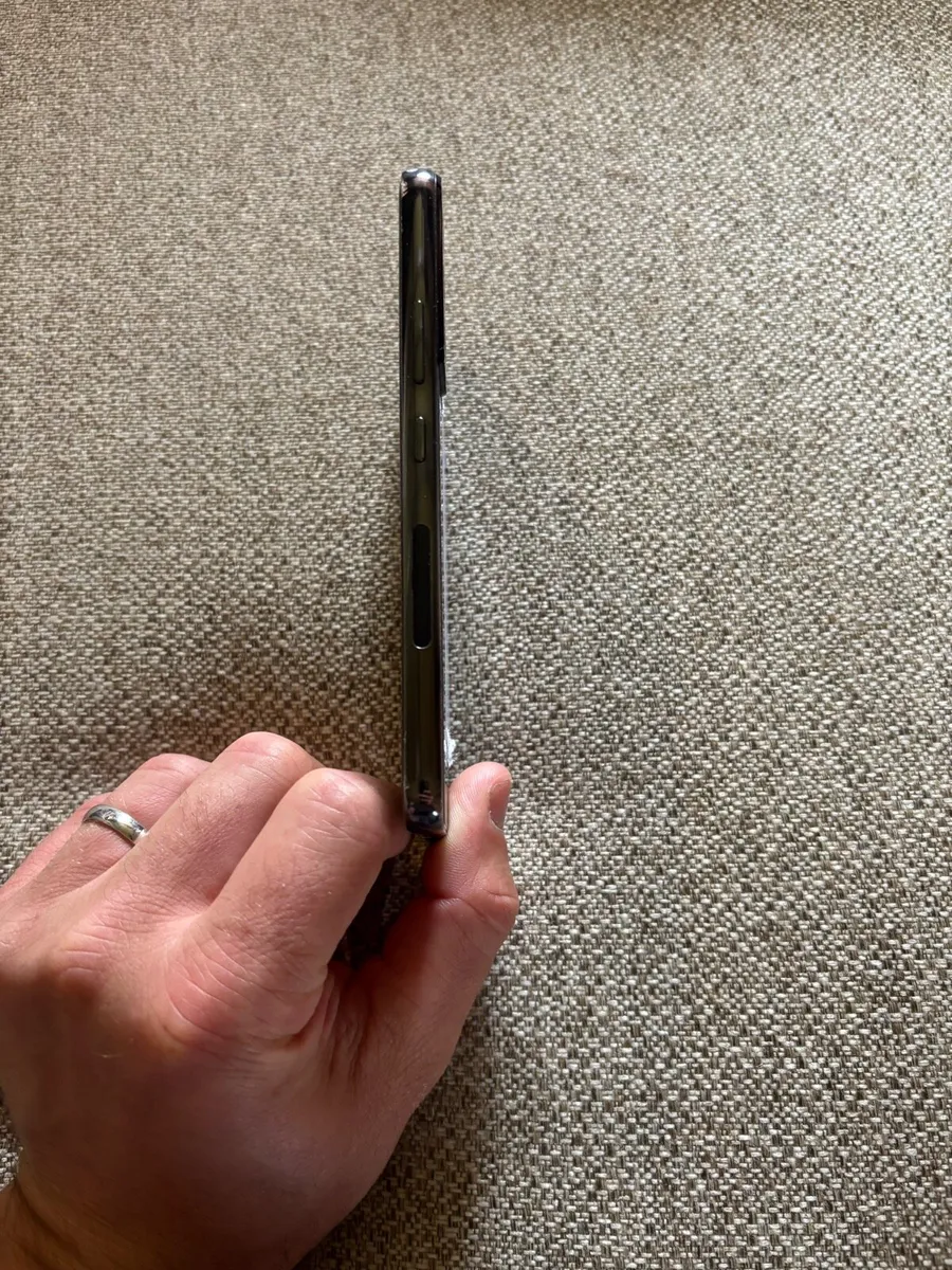 Samsung s22 - Image 2