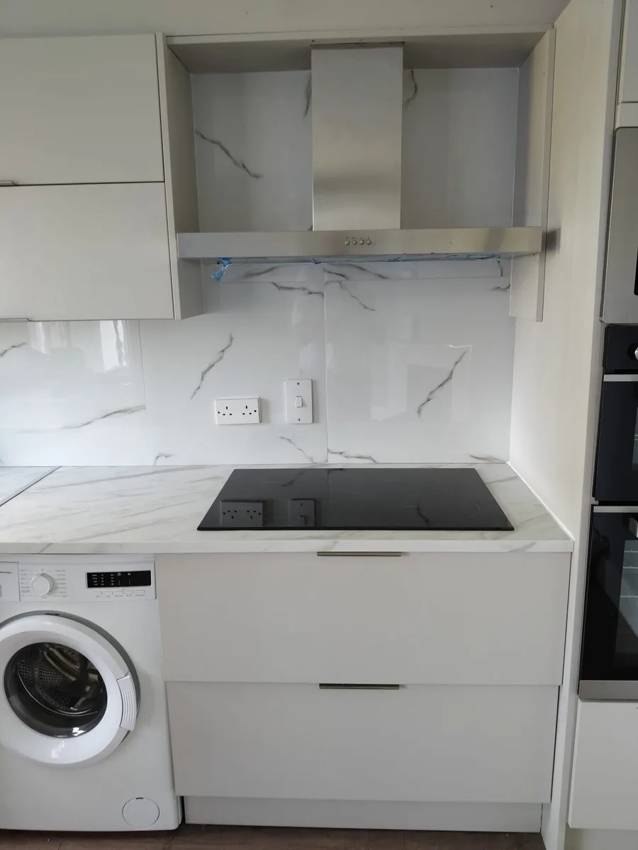 Kitchen with integrated appliances - Image 3