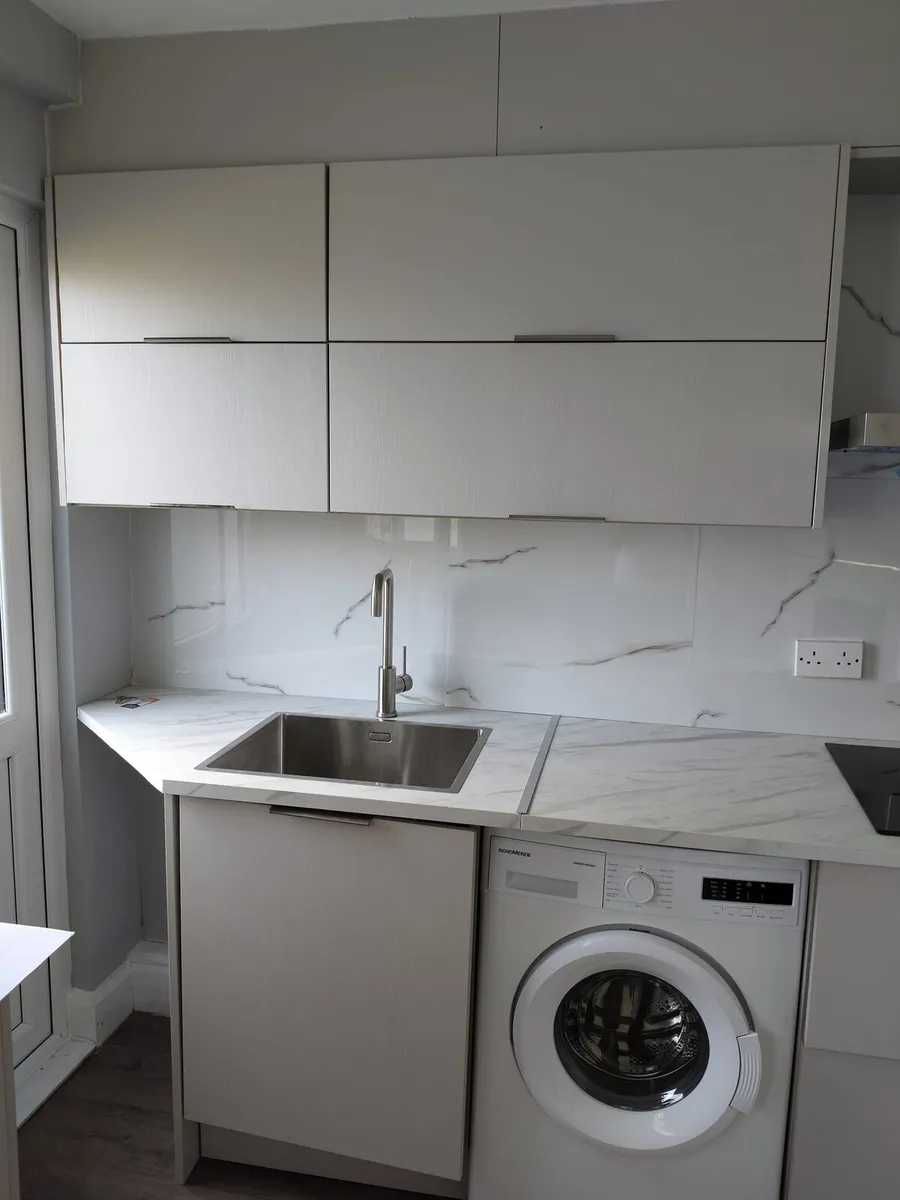 Kitchen with integrated appliances - Image 2
