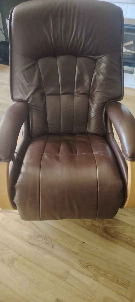 Luxury Himolla Leather Swivel Recliner - Image 3