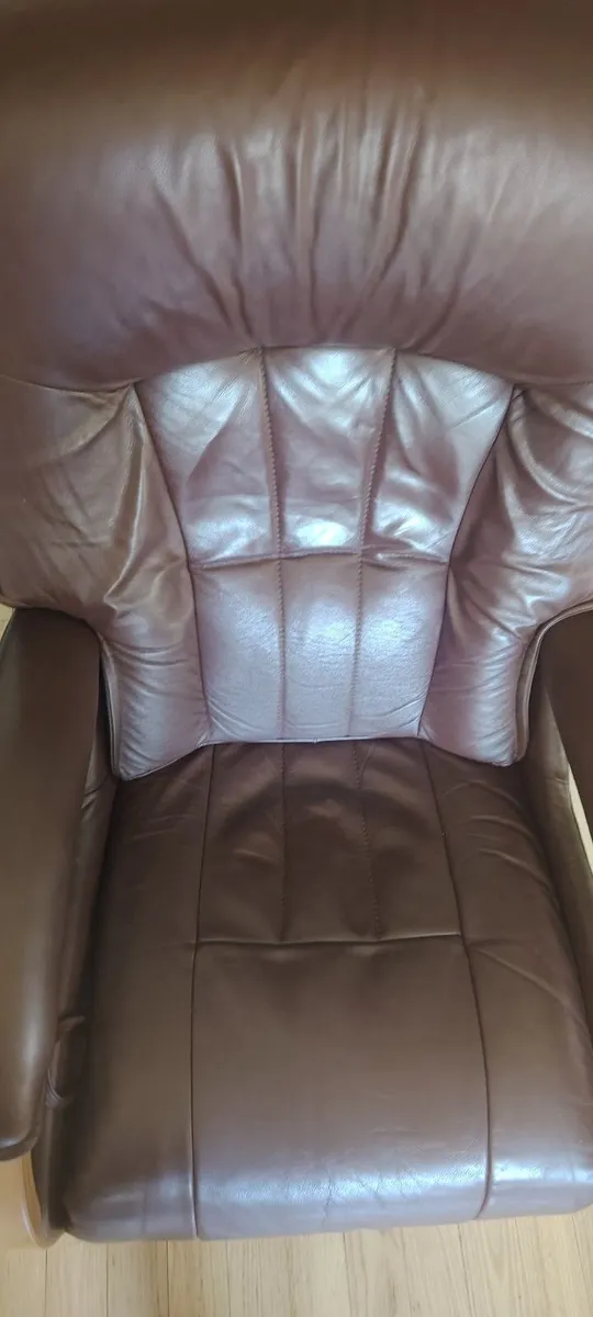 Luxury Himolla Leather Swivel Recliner - Image 4