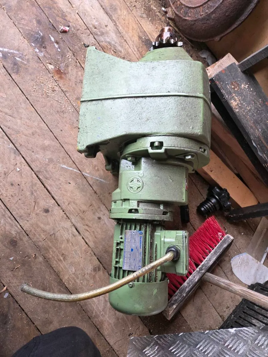 Motor and gearbox - Image 4
