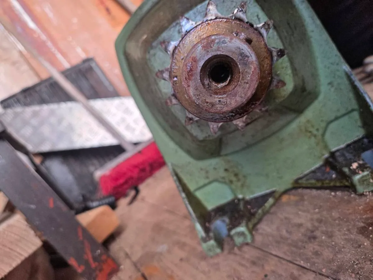 Motor and gearbox - Image 2