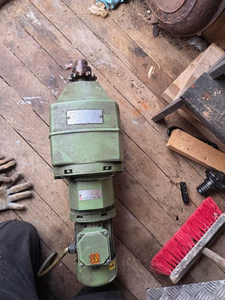 Motor and gearbox - Image 3