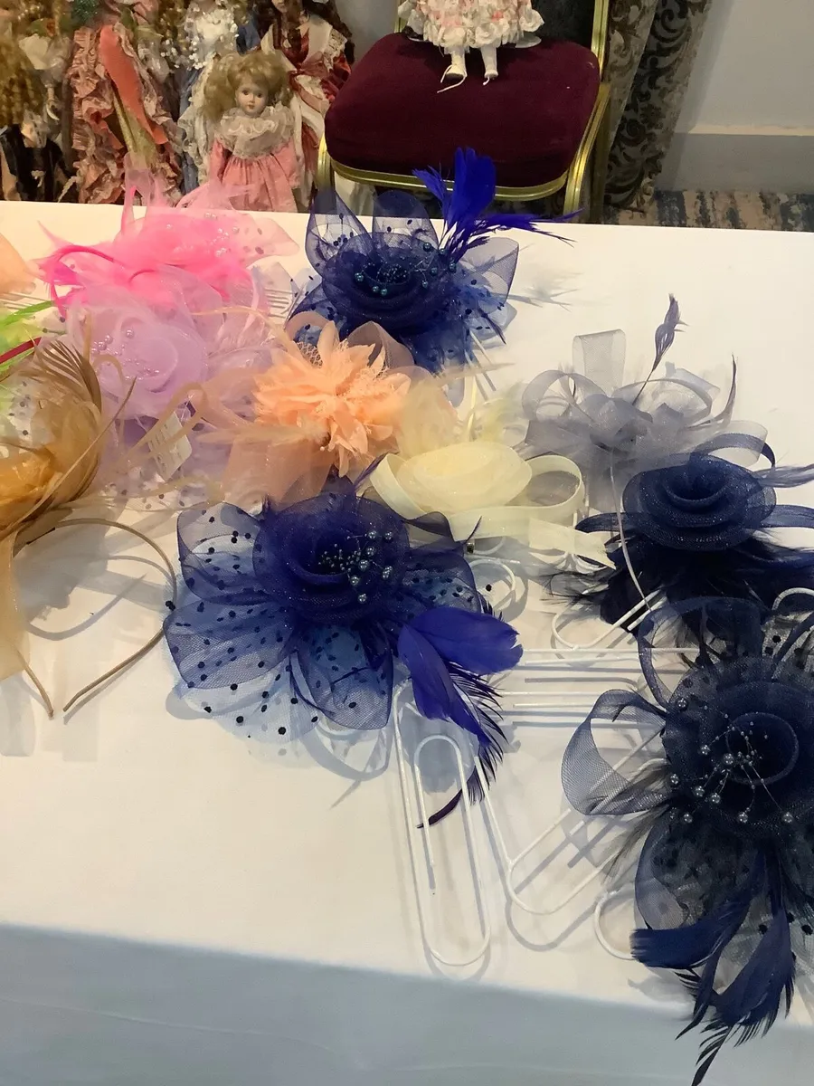 Job lot of hair fascinators. - Image 3
