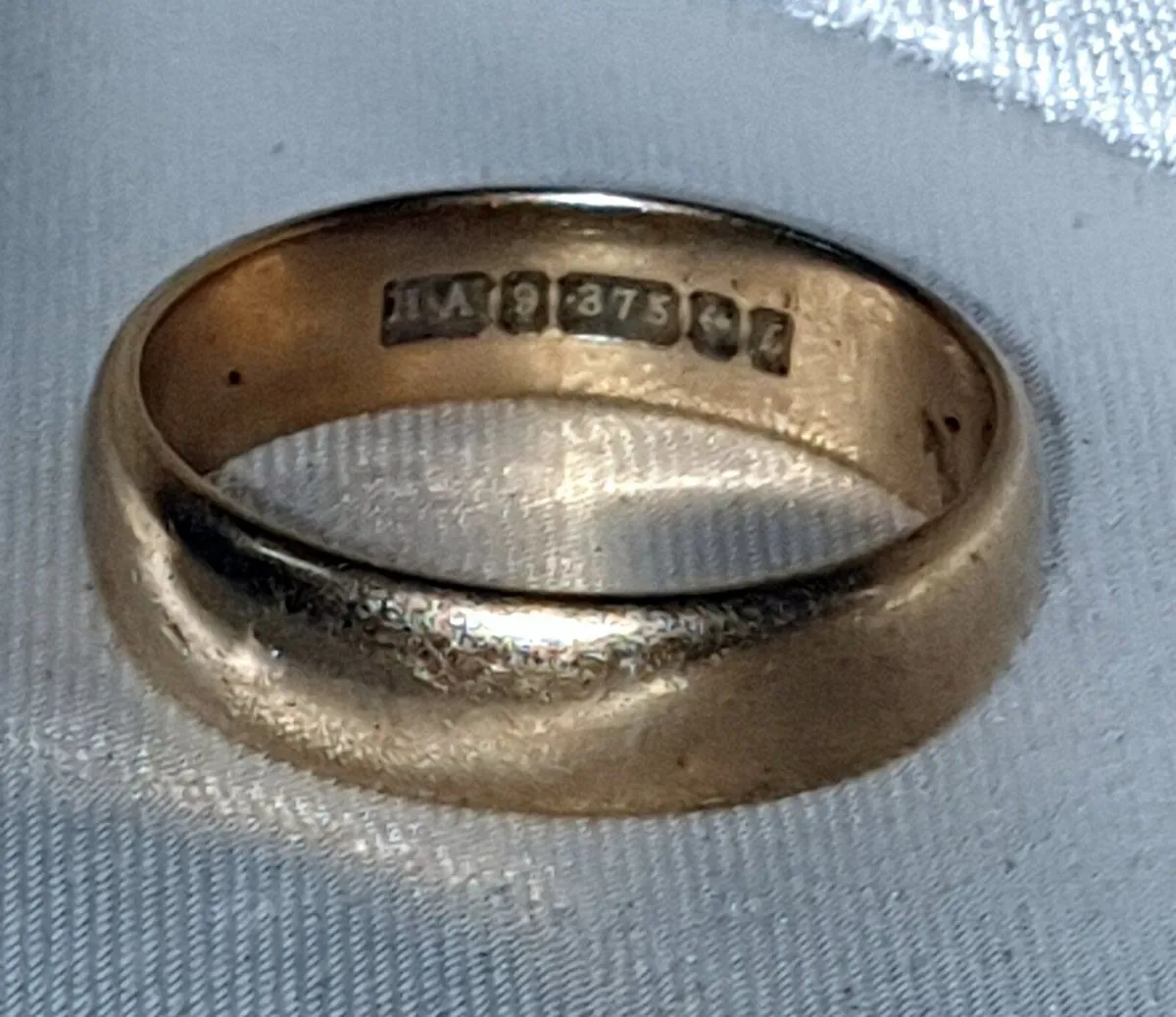 Vintage 9ct Gold Wedding Band Ring - Image 1
