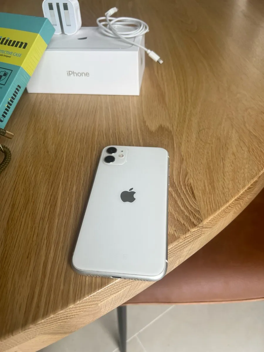 iPhone 11 in very good condition - Image 3