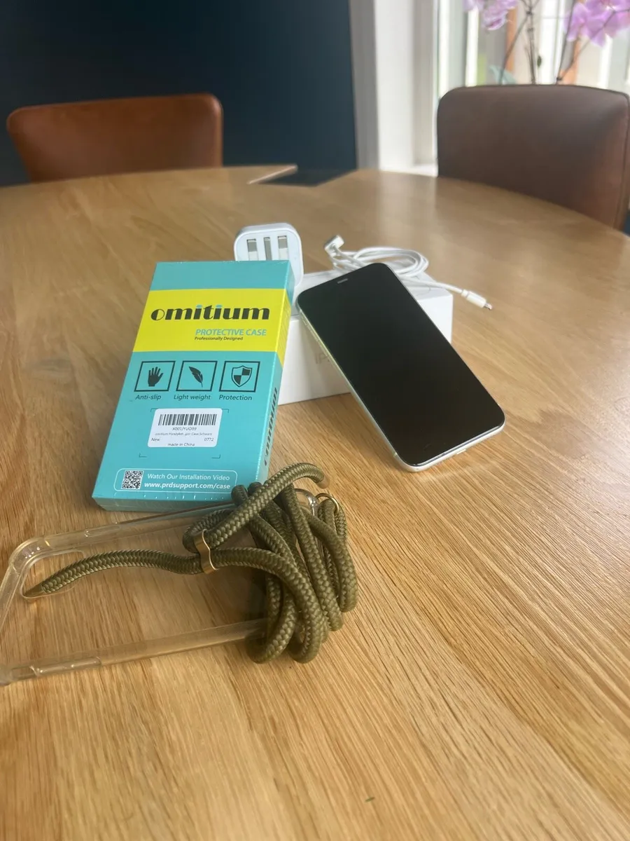 iPhone 11 in very good condition - Image 1