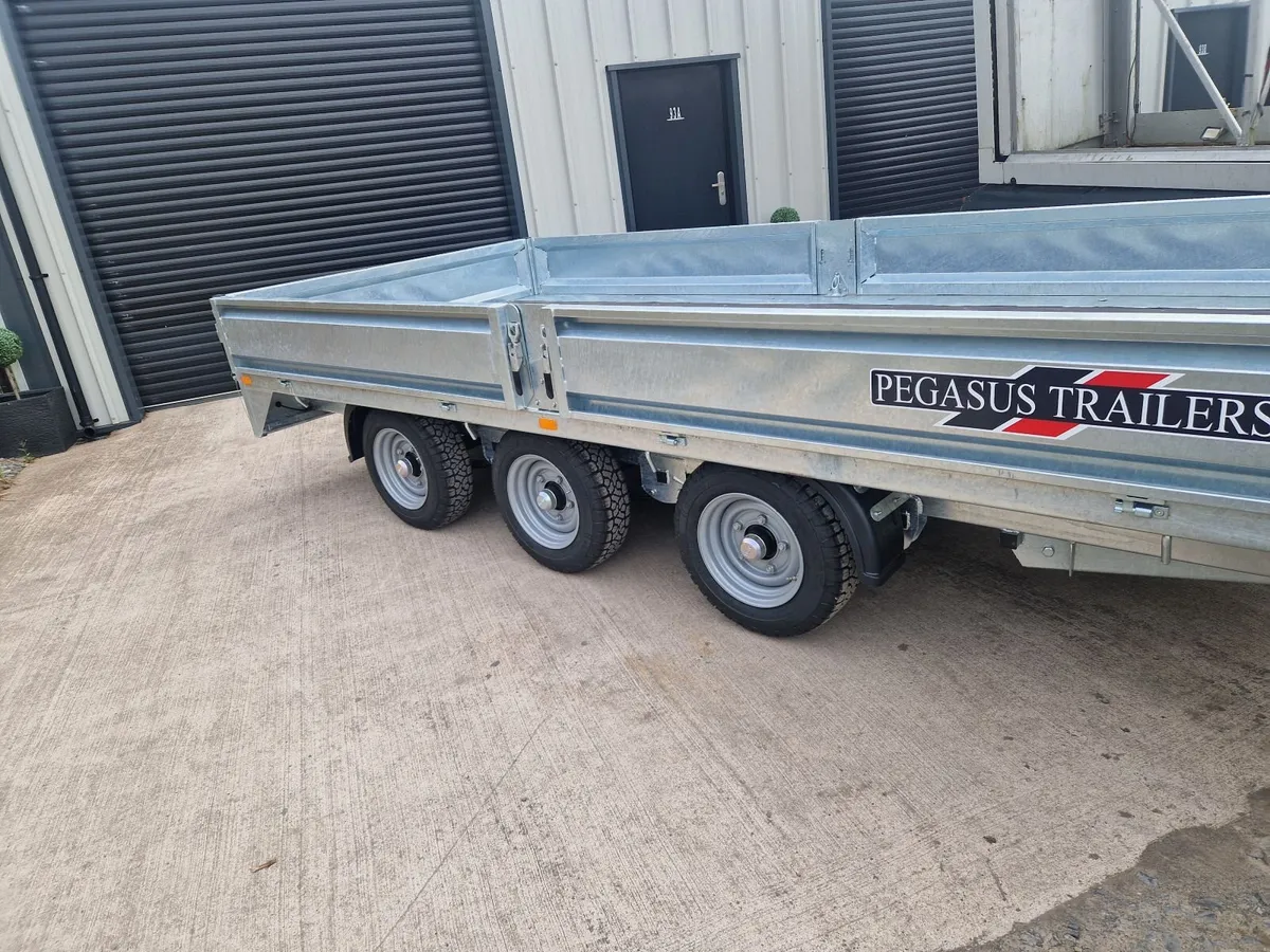 drop side/flatbed  trailer ,tri axel for sale - Image 1