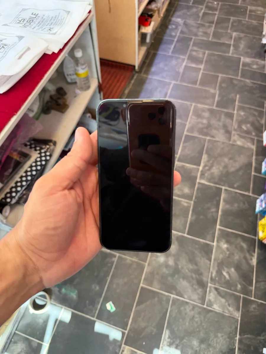 iPhone 14 - Image 2