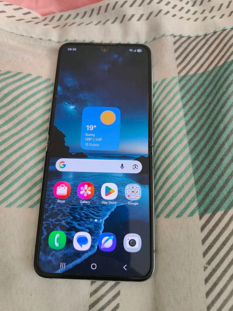 Samsung Flip 5 unlocked duel sim - Image 1