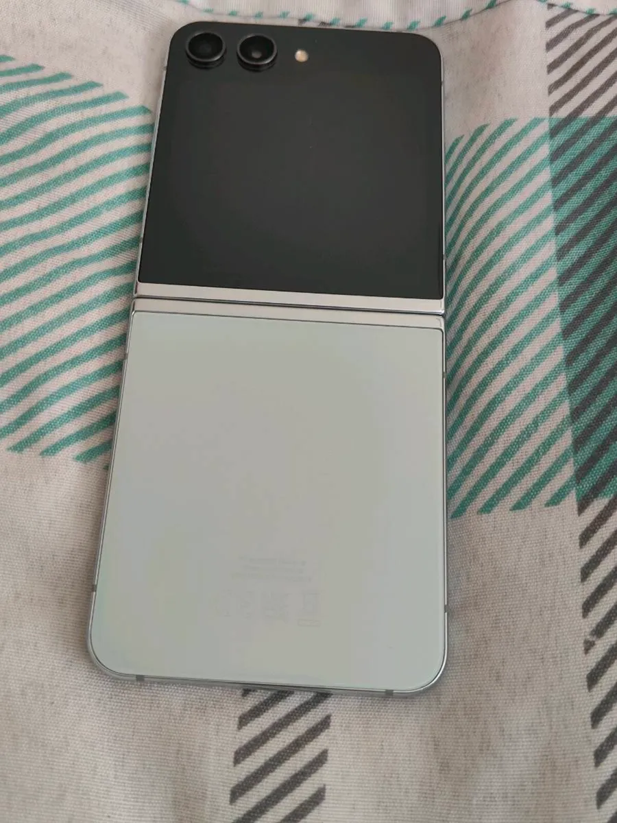 Samsung Flip 5 unlocked duel sim - Image 2