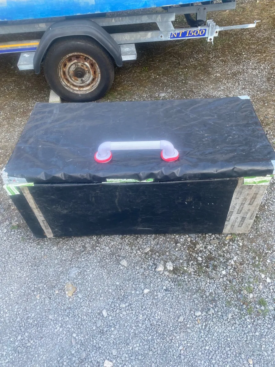 Cooler box for fishing or other uses - Image 1