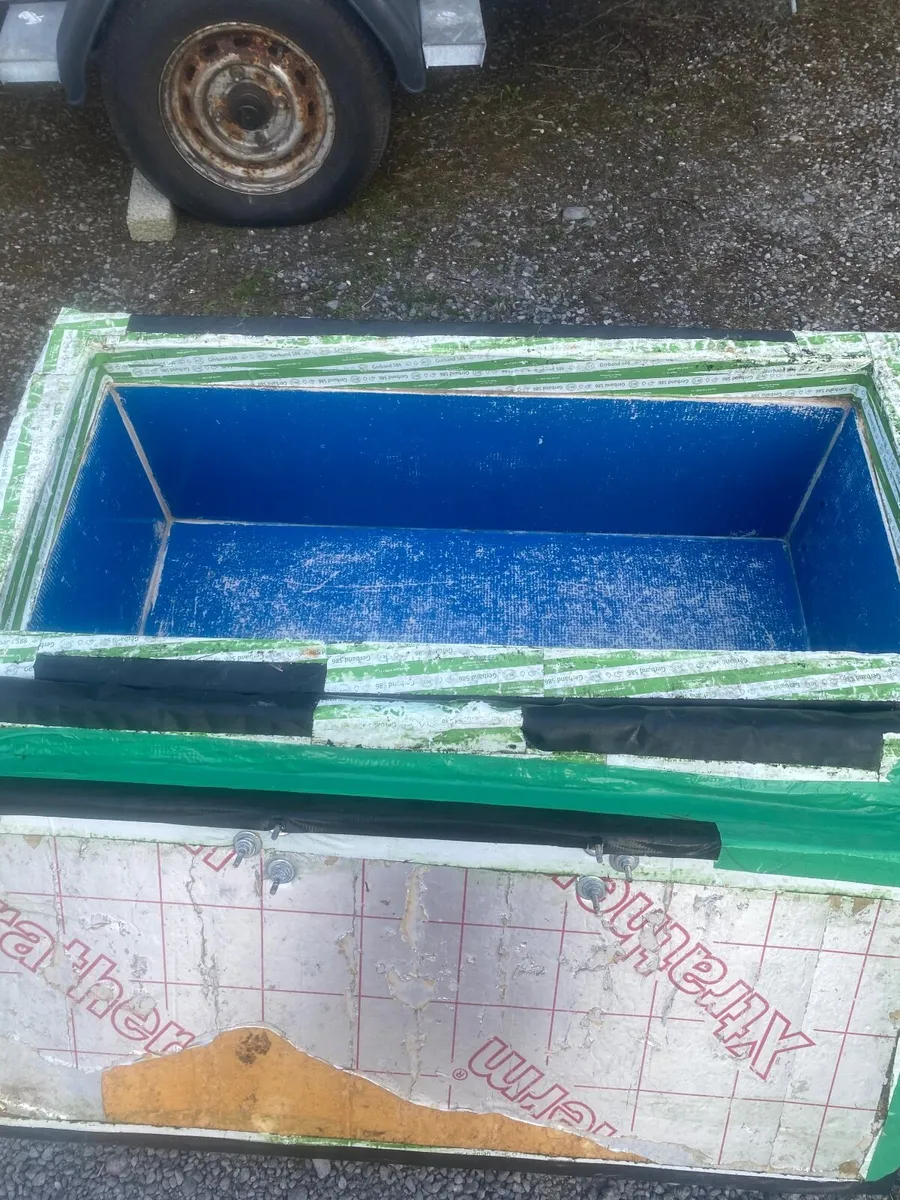Cooler box for fishing or other uses - Image 2