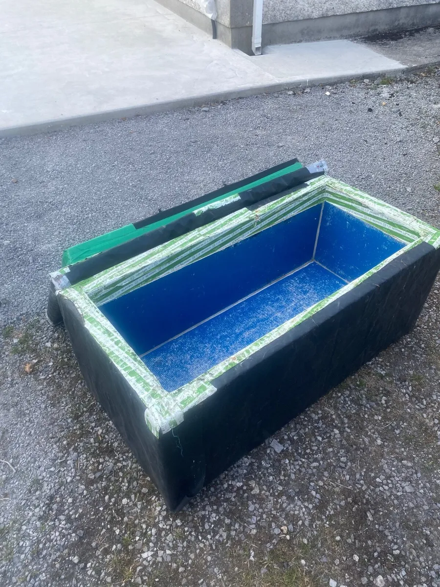Cooler box for fishing or other uses - Image 3