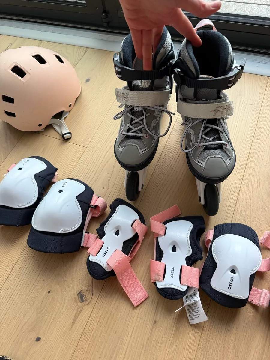 Girls Rollerblades, age 7-10, Size 13-2.5 - Image 1