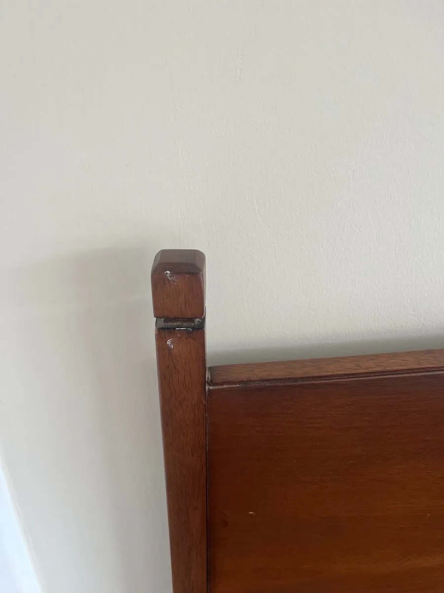 Mahogany headboard and built in bedside lockers - Image 4