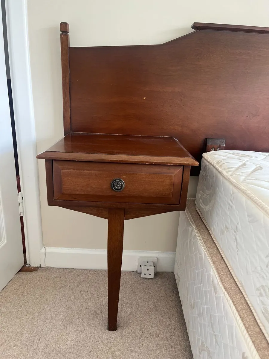 Mahogany headboard and built in bedside lockers - Image 2