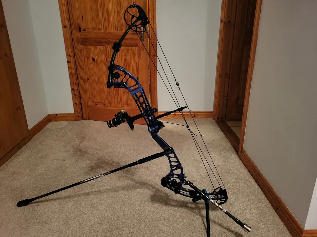 Compound Bow - Image 4