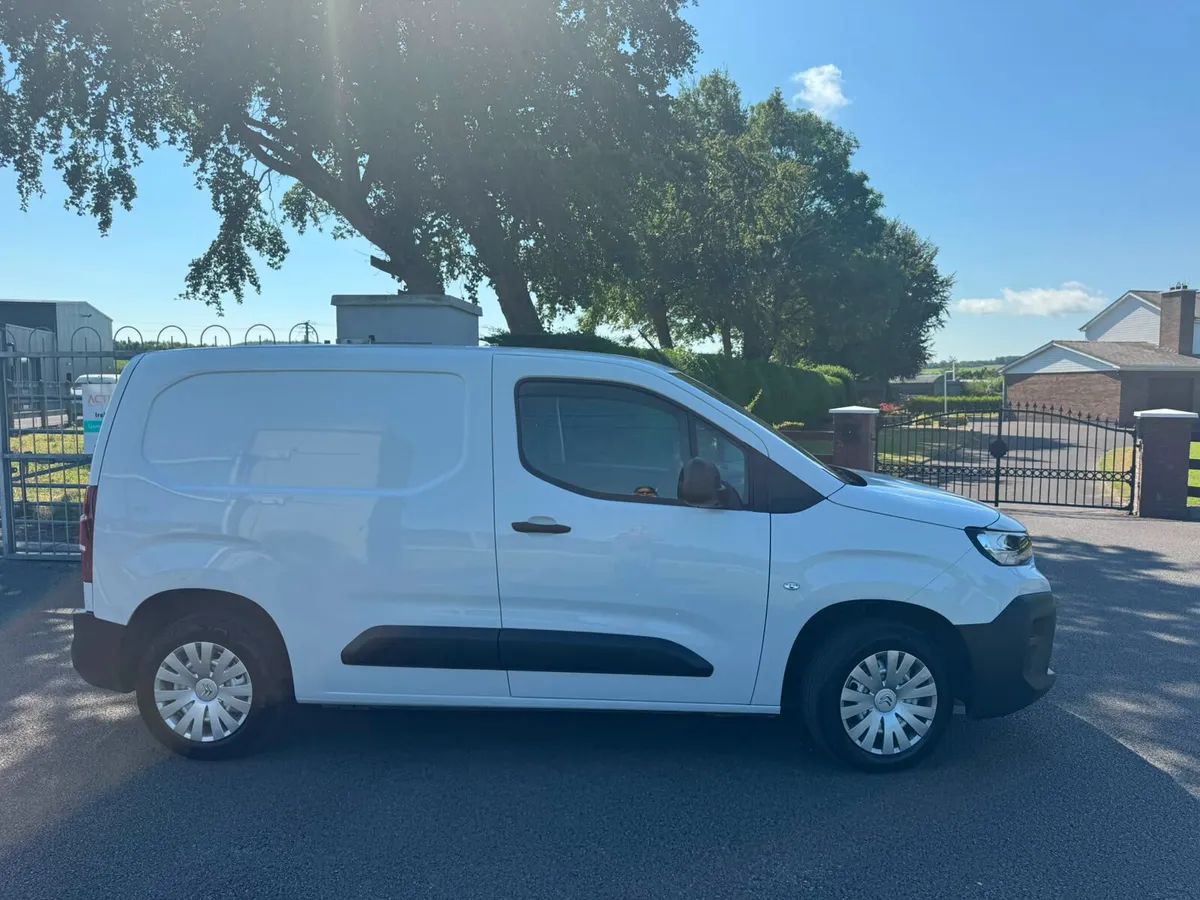 Citroen Berlingo LX  2025 - Image 3