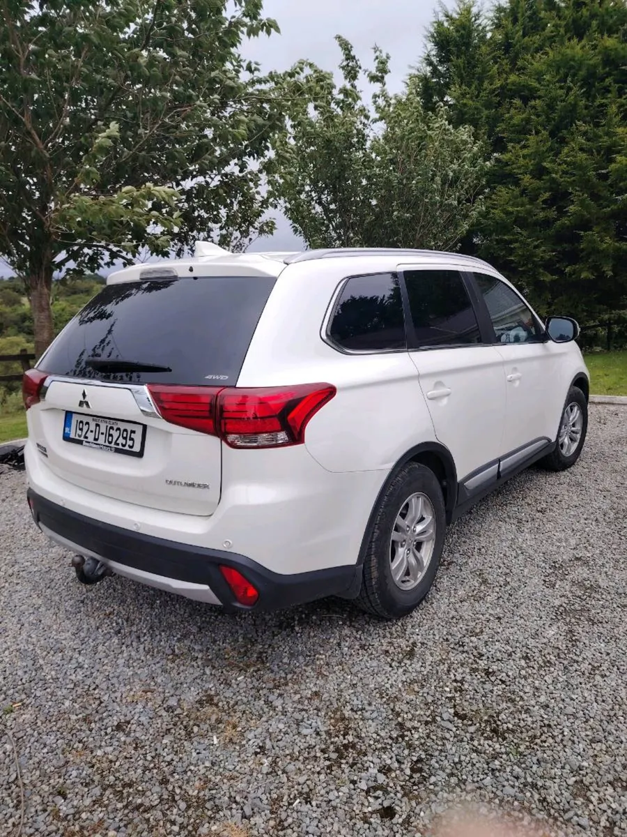 Mitsubishi outlander commercial - Image 1