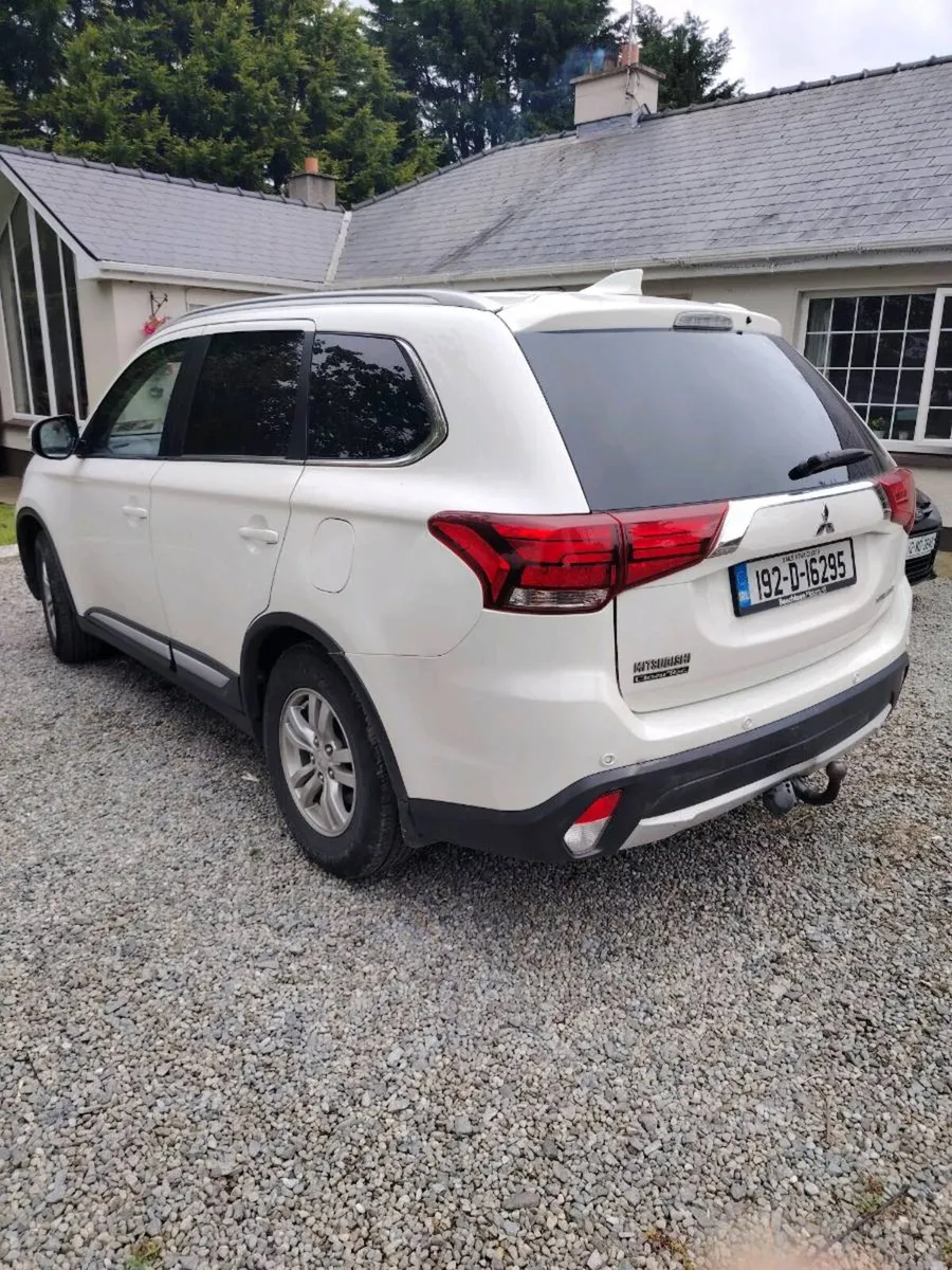 Mitsubishi outlander commercial - Image 2