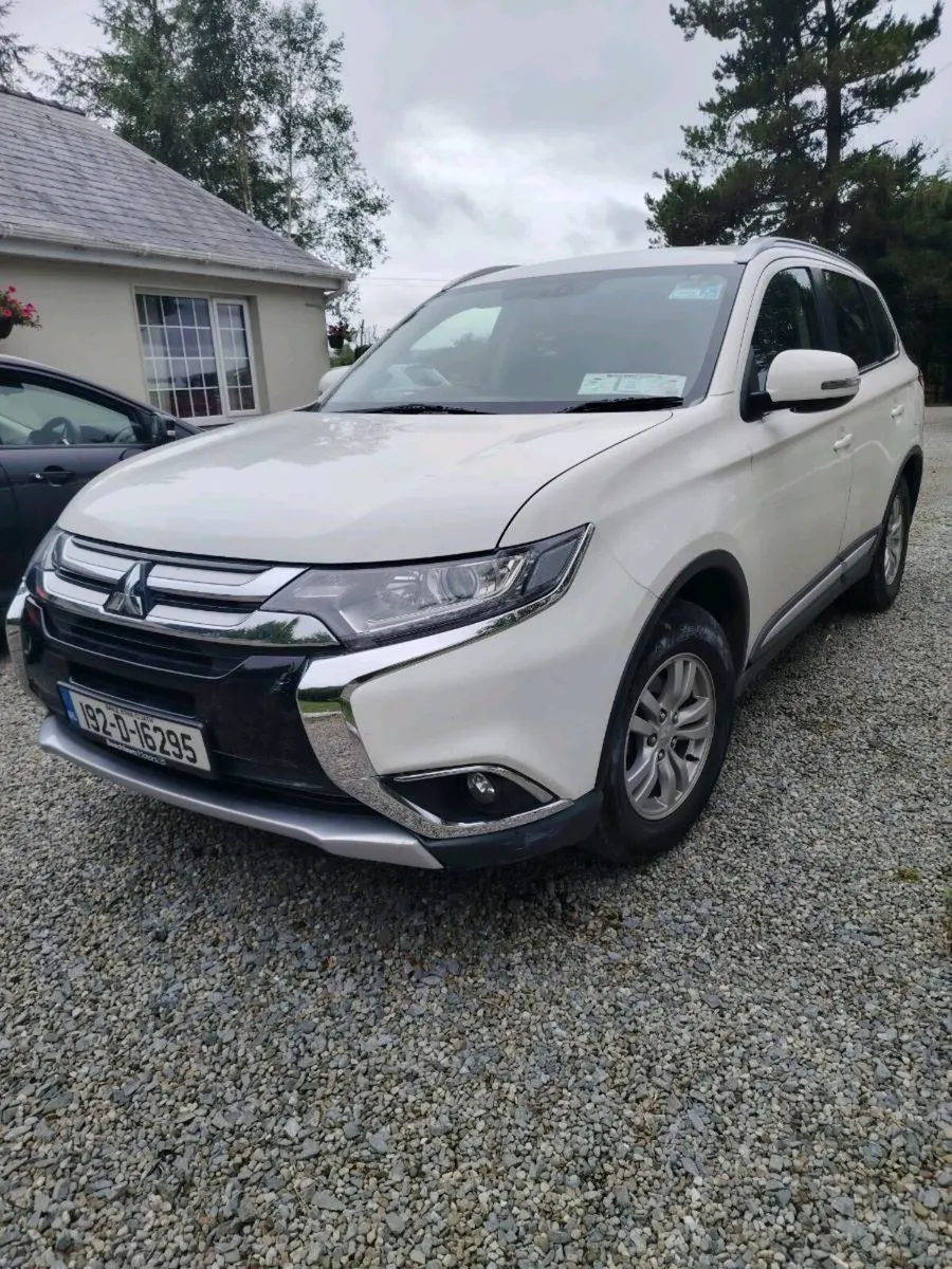 Mitsubishi outlander commercial - Image 3