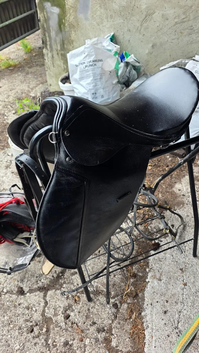 saddle 17 inch - Image 1