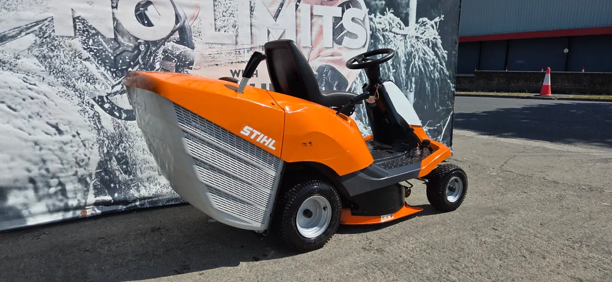 STIHL RT4082 Ride on Mower (Demo Model) - Image 4