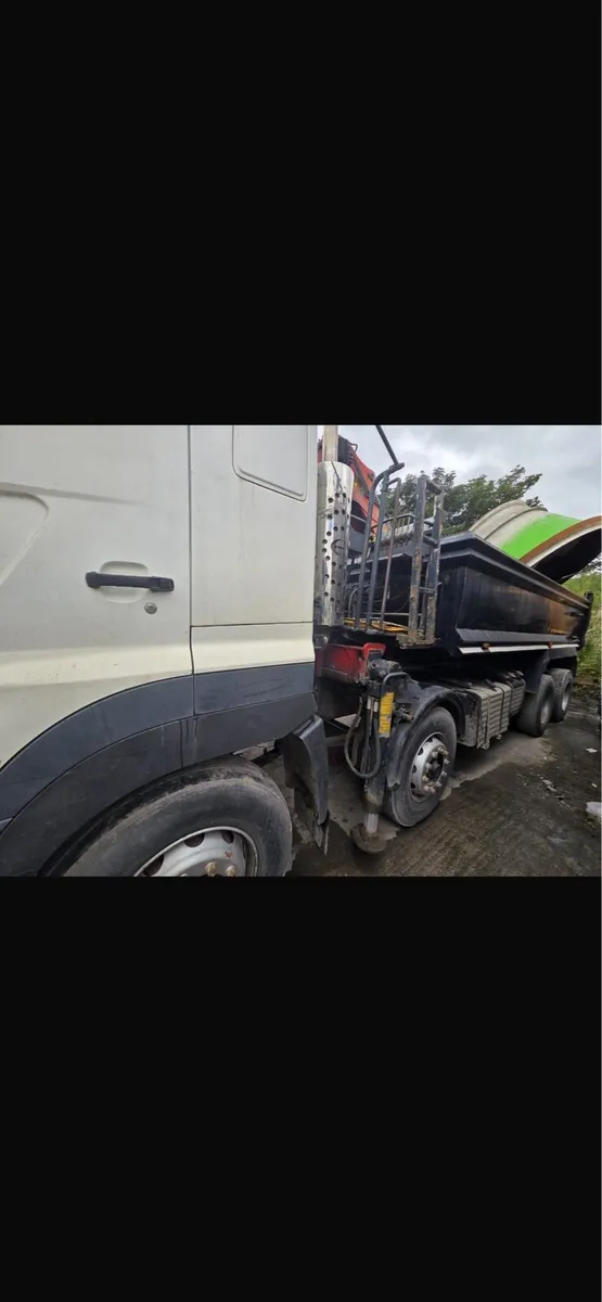 Hino 700 Tipper - Image 3