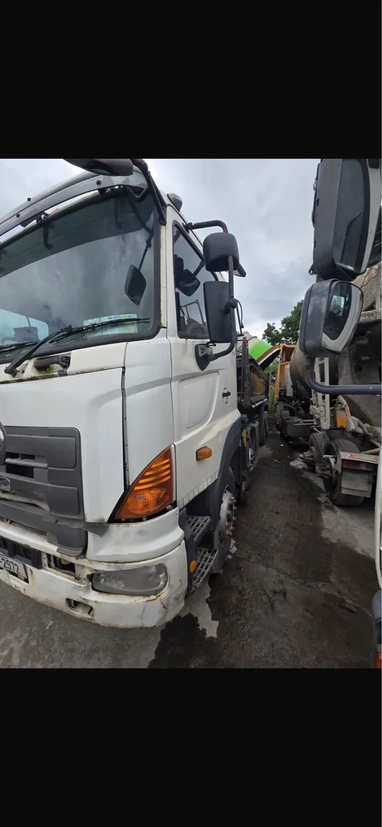 Hino 700 Tipper - Image 4
