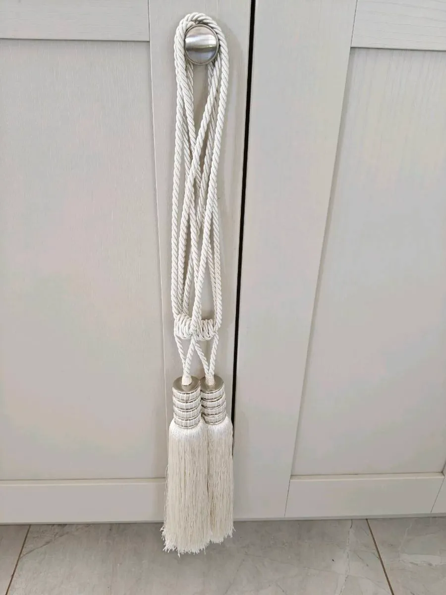 Cream curtains 66x72 and 2 matching tie backs - Image 3