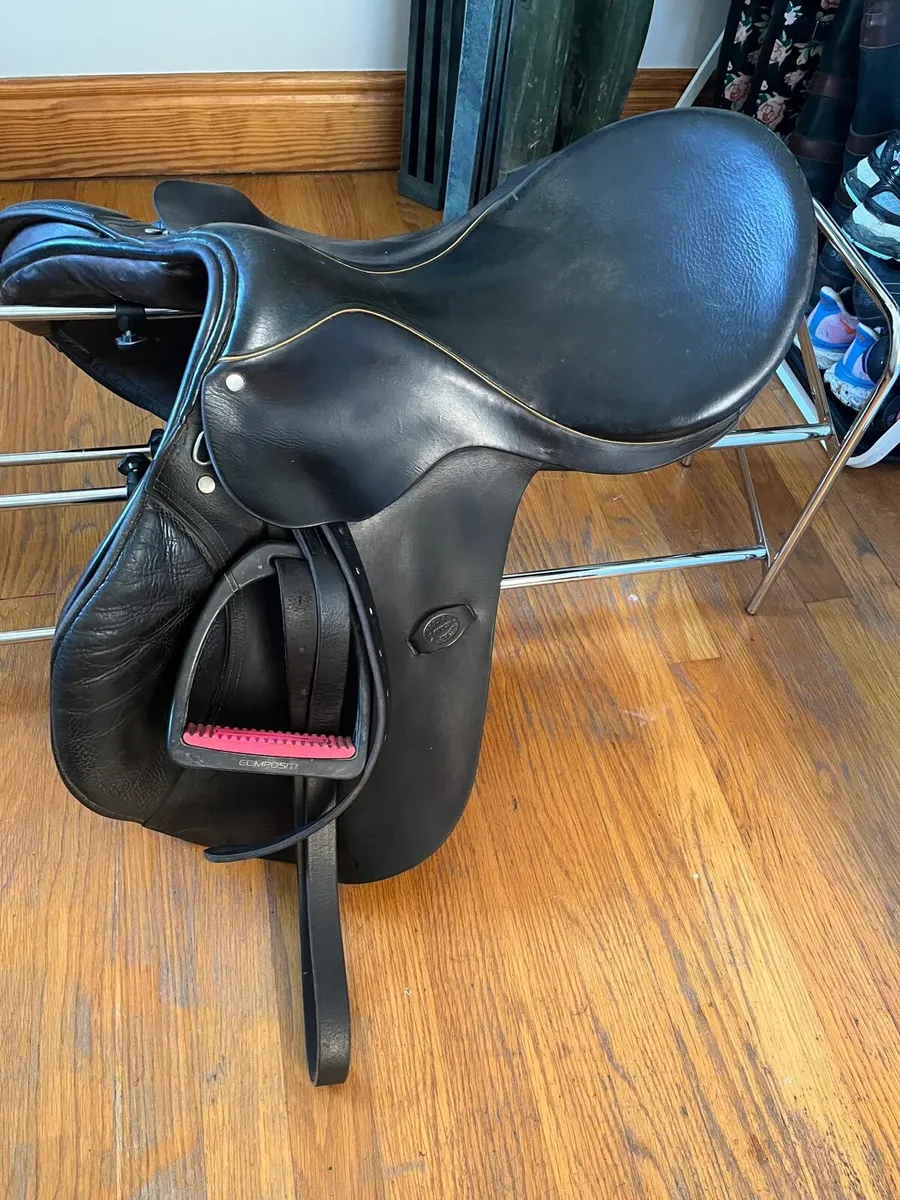 Berneys GP 17" medium width saddle black - Image 1