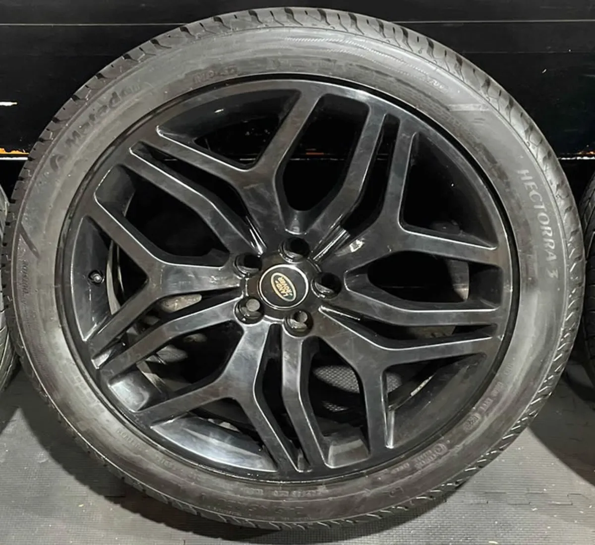 20" GENUINE RANGE ROVER EVOQUE ALLOYS & TYRES - Image 3