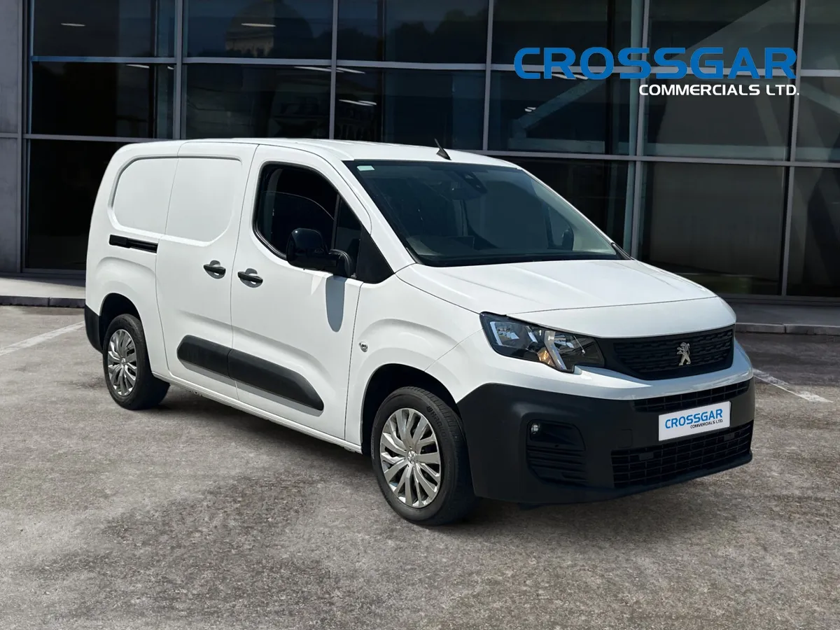 5 SEATER CREW VAN - Image 1