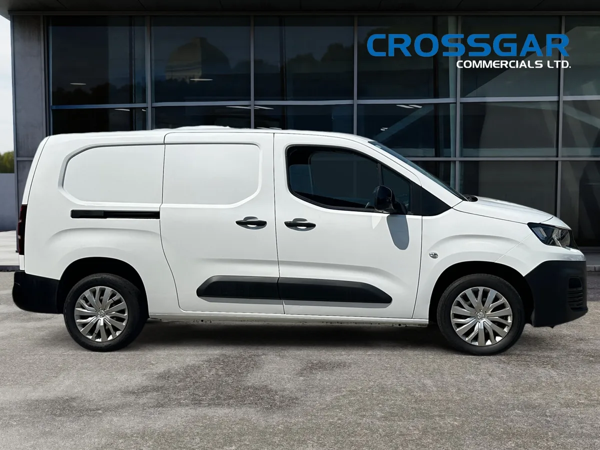 5 SEATER CREW VAN - Image 3