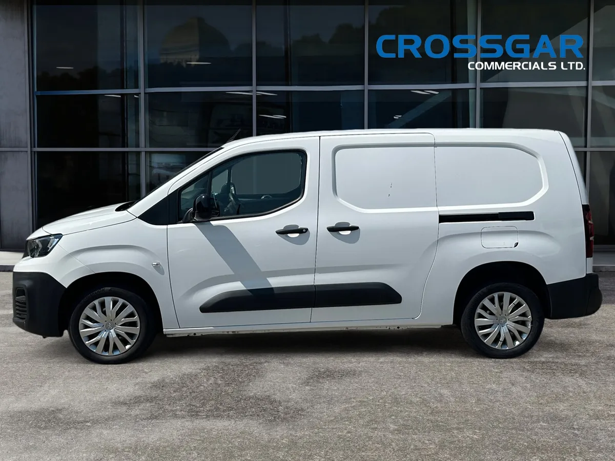5 SEATER CREW VAN - Image 4