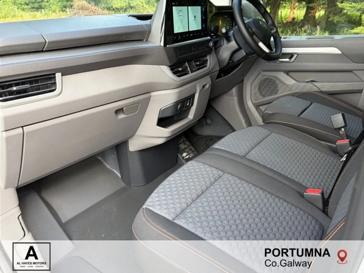 Volkswagen Transporter AUTOMATIC  PAN-AMERICANA  L - Image 4