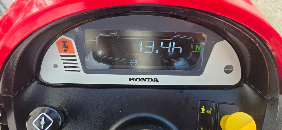 Honda HF2417HME Ride on Mower - Image 2