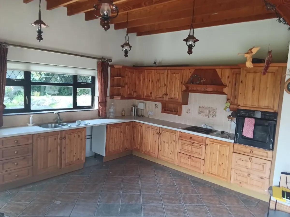 Kitchen units - Image 1