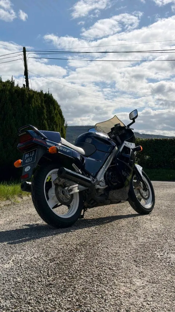 Honda VFR750F - Image 4