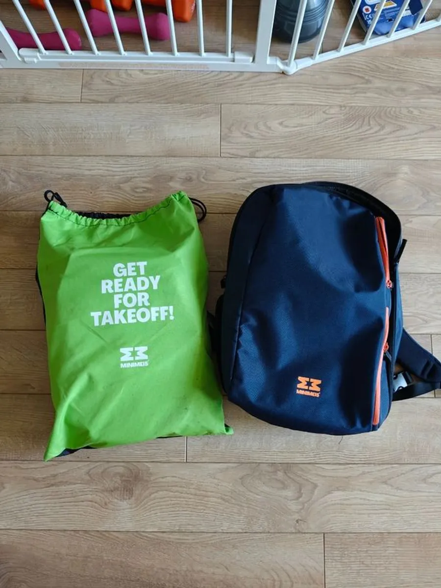MiniMeis Shoulder Carrier comes with sunshade & backpack - Image 1