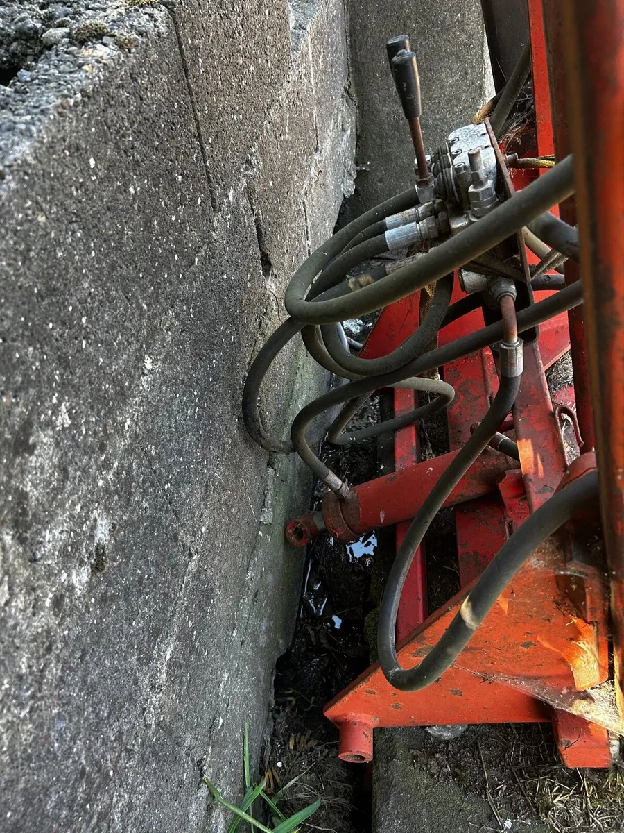 Tractor hoist - Image 2