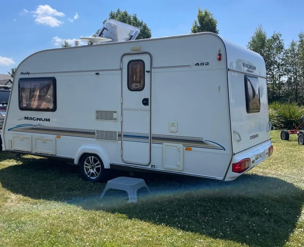 Lightweight 09 Compass 2/3 berth & Full Awning - Image 3