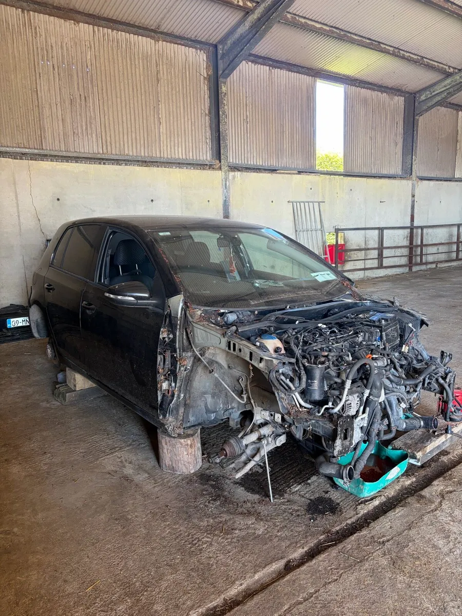 1.6 CAYC engine and injectors - Image 1