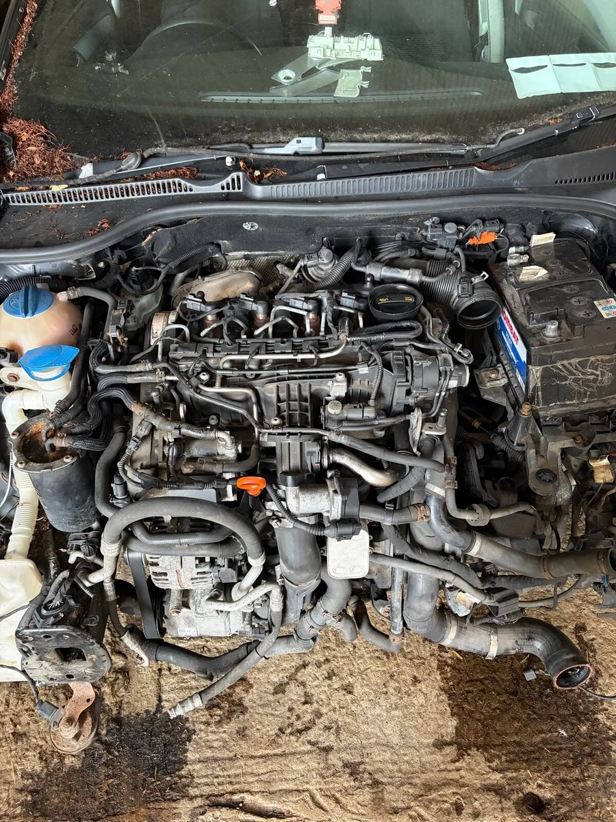 1.6 CAYC engine and injectors - Image 2