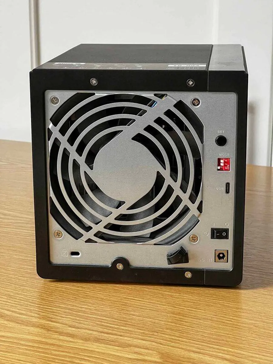 QNAP TR004 DAS with 9TB of storage - Image 4